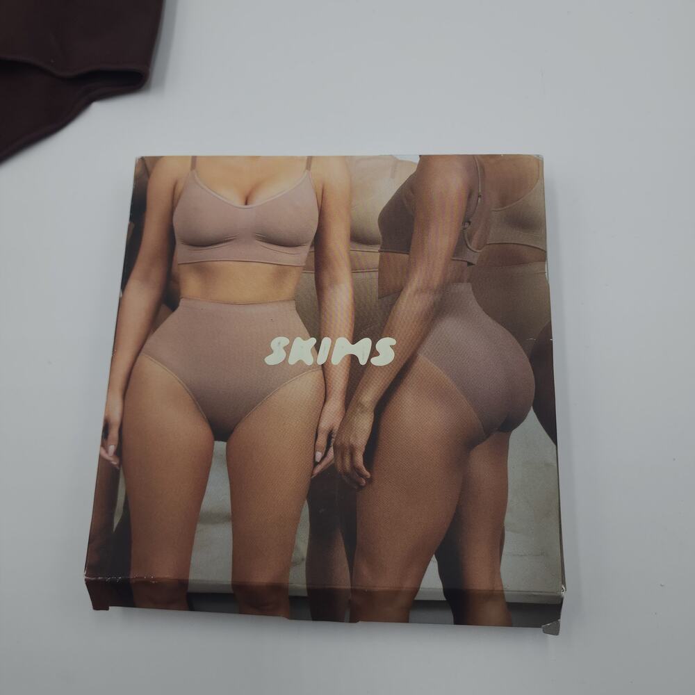 SKIMS Sculpting High Waist Thong in Cocoa Size 4X/5X - Picture 7 of 10